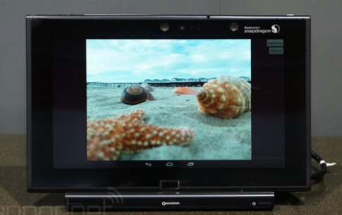 Hình ảnh tablet thử nghiệm chạy Snapdragon 805 của Qualcomm.
