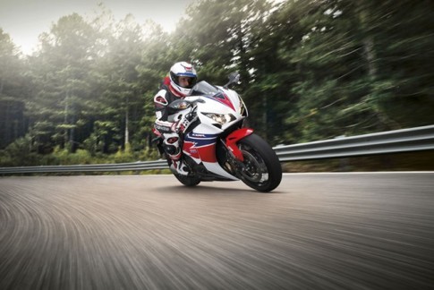 Honda CBR1000RR Fireblade 2014 đã được tung ra thị trường