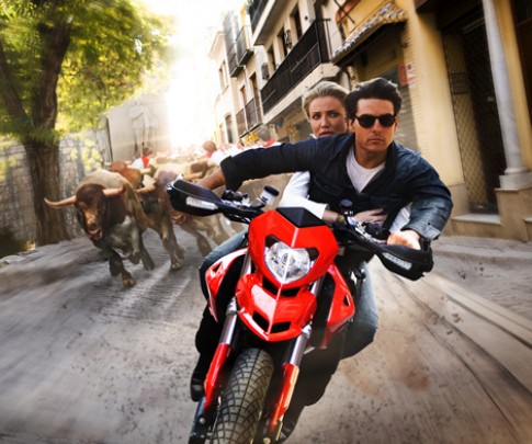 Ngắm bộ ảnh đẹp về Tom Cruise và Ducati Hypermotard