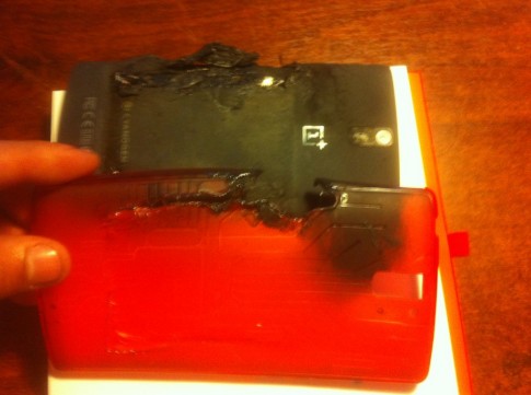 OnePlus One phát nổ trong túi làm bị thương một người