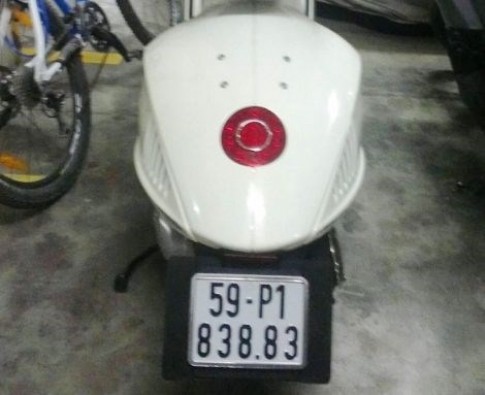 Piaggio Vespa 946 biển số “lộc phát, phát lộc” 