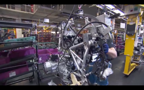 Quy trình sản xuất xe BMW tại nhà máy Berlin (Đức)