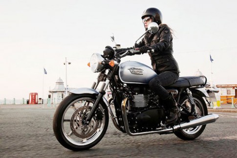 Triumph trình làng 10 mẫu môtô ở Ấn Độ