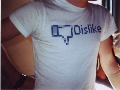 Vì sao Facebook không có nút “Dislike”?