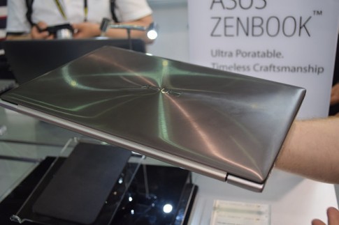 Zenbook UX303: laptop có thiết kế đẹp, mỏng và nhẹ