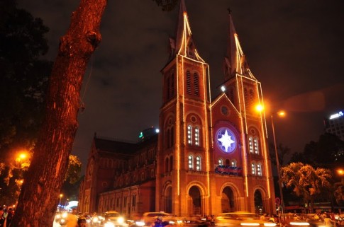 9 điểm đón Giáng sinh nổi tiếng ở Sài Gòn và Hà Nội