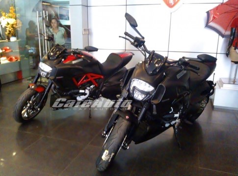 Cặp đôi Ducati Diavel phiên bản mới 2015 xuất hiện tại Việt Nam