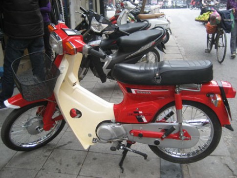 Honda DD đỏ mẫu xe huyền thoại của giới Hà Thành
