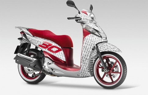 Honda SH300i ra mắt phiên bản kỷ niệm 30 năm