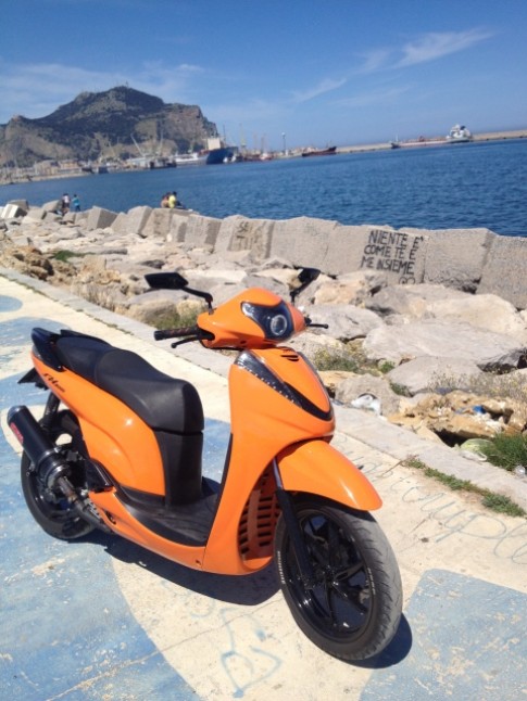 Ngắm honda SH300i orange Style