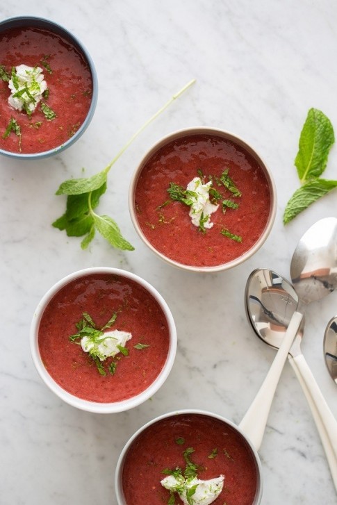 Tập tành nấu súp cà chua lạnh lừng danh của Tây Ban Nha