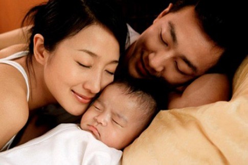 Trẻ em dễ đột tử khi ngủ cùng cha mẹ