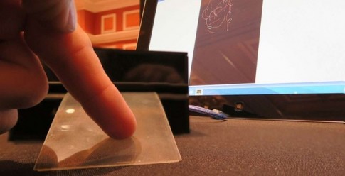 ClearOhm: Biến mọi bề mặt thành touchpad cảm ứng.