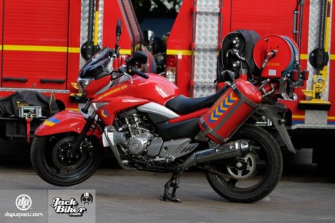 Suzuki Inazuma 250S Độ thành “chú lính cứu hỏa”