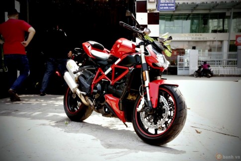 Ducati 848 StreetFighter kiêu hãnh trên phố