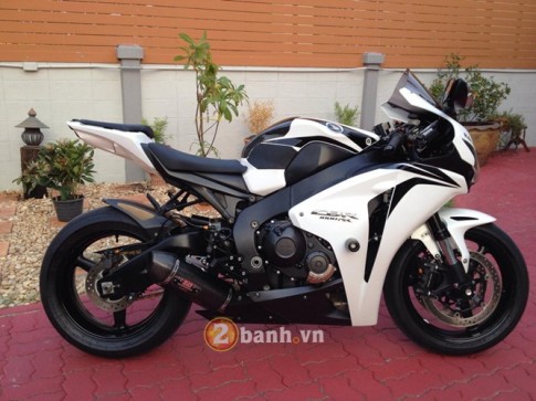 Honda CBR1000RR độ chất chơi với dàn đồ chơi hàng hiệu