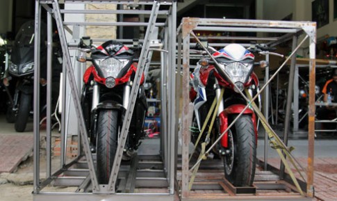 Bộ đôi Honda CB1000R 2015 vừa có mặt tại Việt Nam