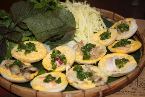 Bánh căn nổi tiếng phố biển Nha Trang