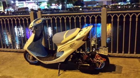 Honda Dio độ lung linh trong màn đêm