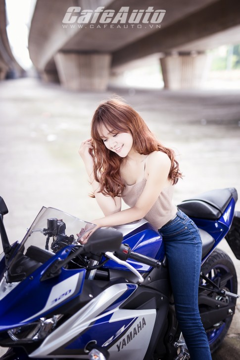 Hot Girl Hà Thành xinh đẹp đầy cá tính bên Yamaha R3