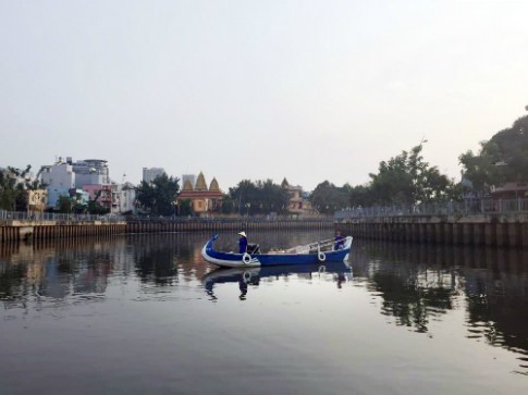 Lần đầu ngồi thuyền lênh đênh trên kênh Nhiêu Lộc - Thị Nghè