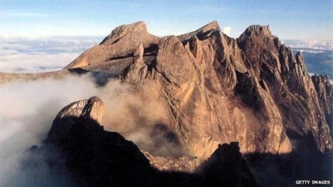 Malaysia đổ lỗi du khách khỏa thân gây ra động đất ở núi Kinabalu