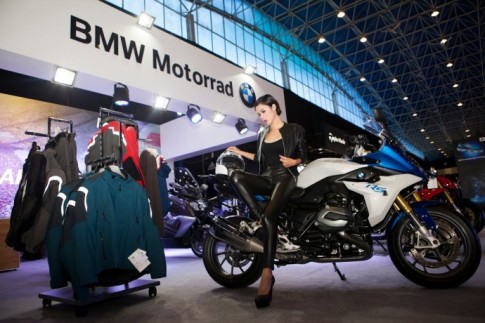 Người đẹp Việt đọ dáng cùng các chiến binh BMW Motorrad