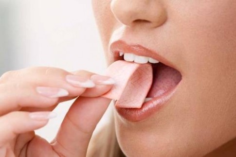 Nhai kẹo cao su thường xuyên gây ung thư