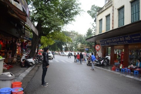 Quà vặt ở con phố ngắn nhất Hà Nội