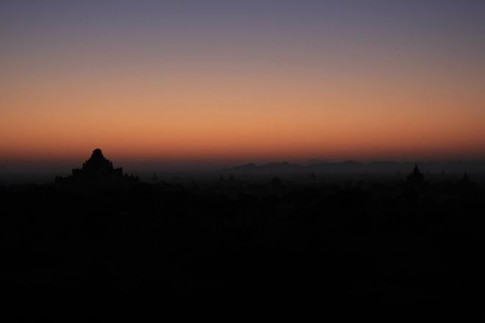Vẻ đẹp Bagan trong ánh bình minh