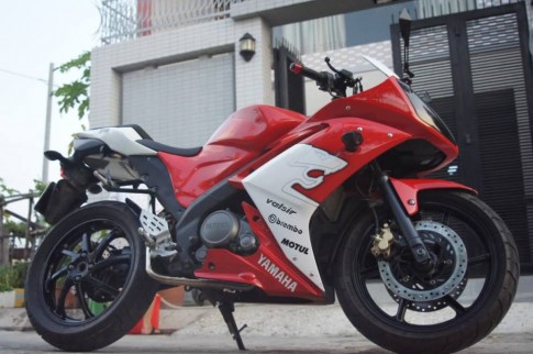 Yamaha R15 độ siêu độc với dàn đuôi của Honda CBR600