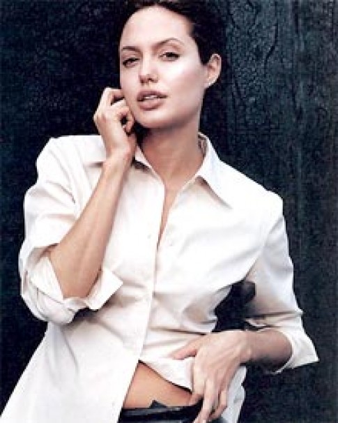 Angelina Jolie mặc đẹp nhất giới ‘sao’ Latin