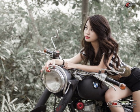[Ảnh đẹp] Hot girl Châu Á tạo dáng nóng bỏng bên các siêu xe PKL