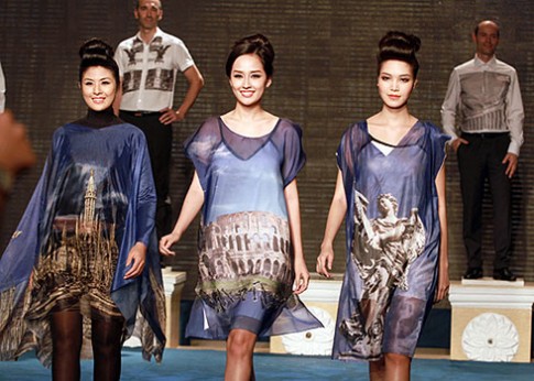Ba Hoa hậu đọ sắc với thời trang Việt - Italy