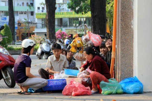 Bánh tráng trộn - món ăn đường phố nổi tiếng Sài Gòn