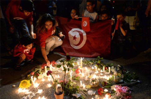 Chàng trai Tunisia cầu xin du khách tha thứ về vụ thảm sát