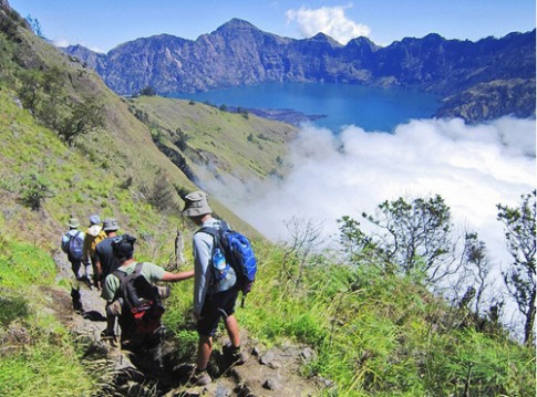 Gunung Rinjani, hành trình cheo leo bên miệng núi lửa