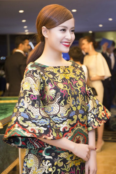Hoa hậu Kỳ Duyên, Hoàng Thùy Linh trang điểm đẹp nhất tuần
