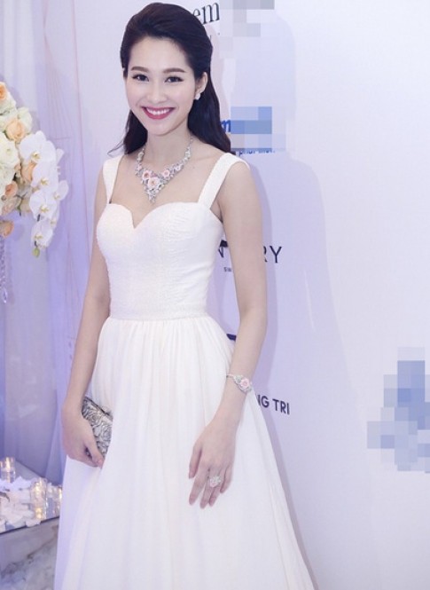 Hoa hậu Thu Thảo, Jennifer Phạm mặc đẹp nhất tuần qua