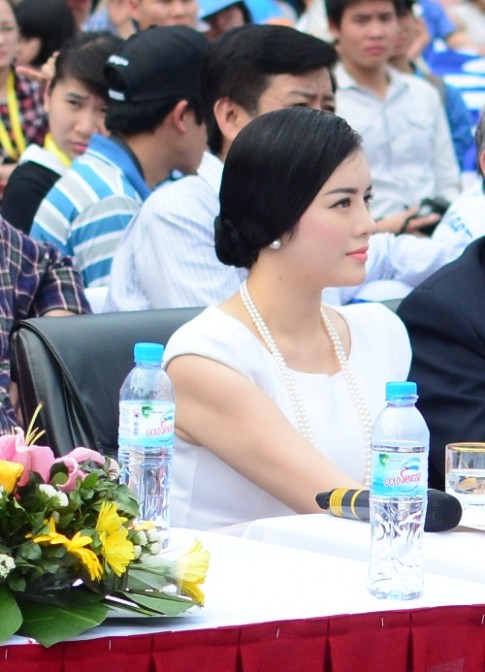 Lý Nhã Kỳ ‘chất vấn’ các ứng viên Đại sứ Du lịch Việt Nam