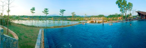 Mở cửa bể bơi nước nóng ngoài trời tại Flamingo Đại Lải Resort