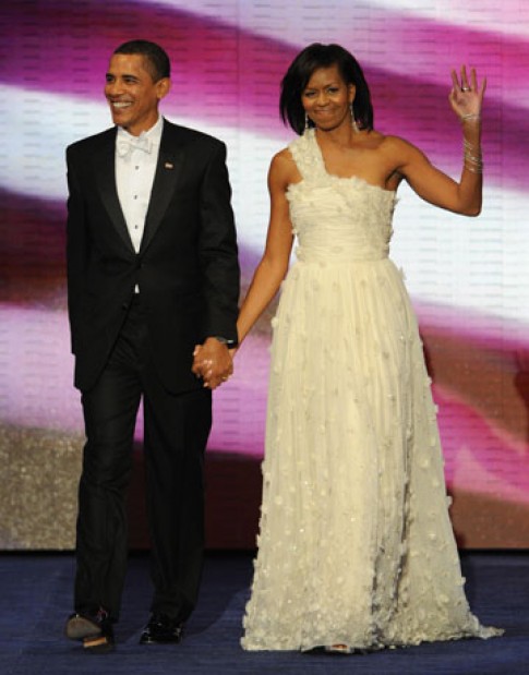 Những bộ váy chinh phục cử tri của bà Obama