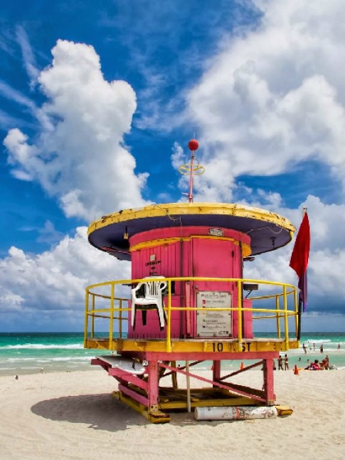 Những trạm cứu hộ đầy màu sắc ở bờ biển Miami