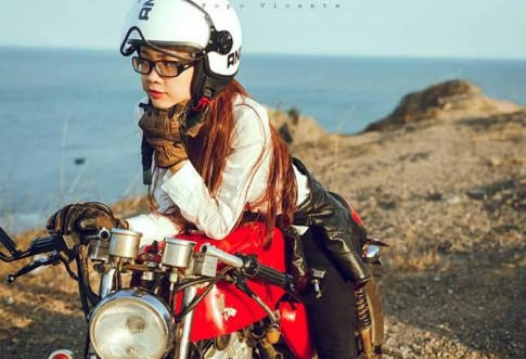Nữ biker 9X xinh đẹp và cá tính bên cạnh chiếc Wolf độ Cafe Racer