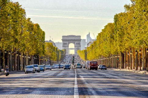 Paris cấm xe, biến đại lộ Champs Elysees thành phố đi bộ