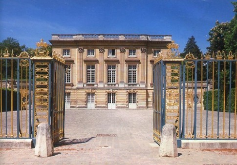 Petit Trianon - tặng vật tình yêu trong vườn Versailles