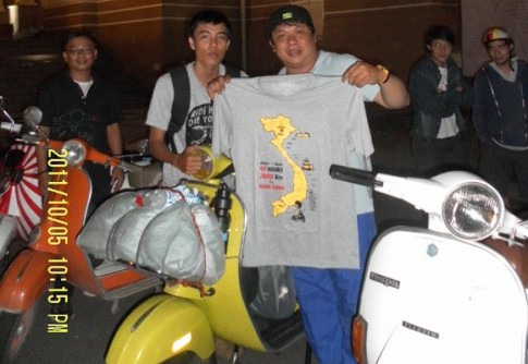 Phượt xuyên Việt với nàng Vespa cổ