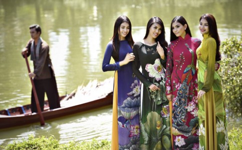 Sĩ Hoàng giới thiệu áo dài Việt ở Mỹ