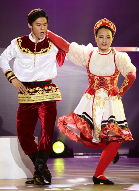 Trang phục của thí sinh ‘Bước nhảy’ được giám khảo khen ngợi