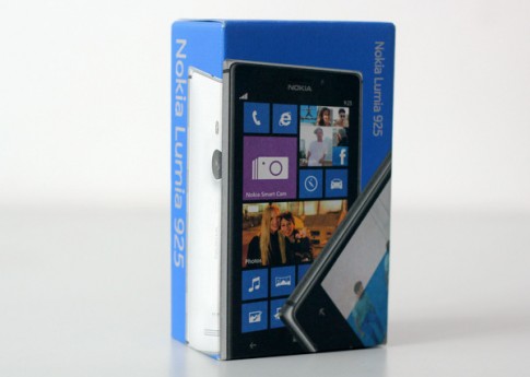 Ảnh ‘đập hộp’ Nokia Lumia 925 chính hãng